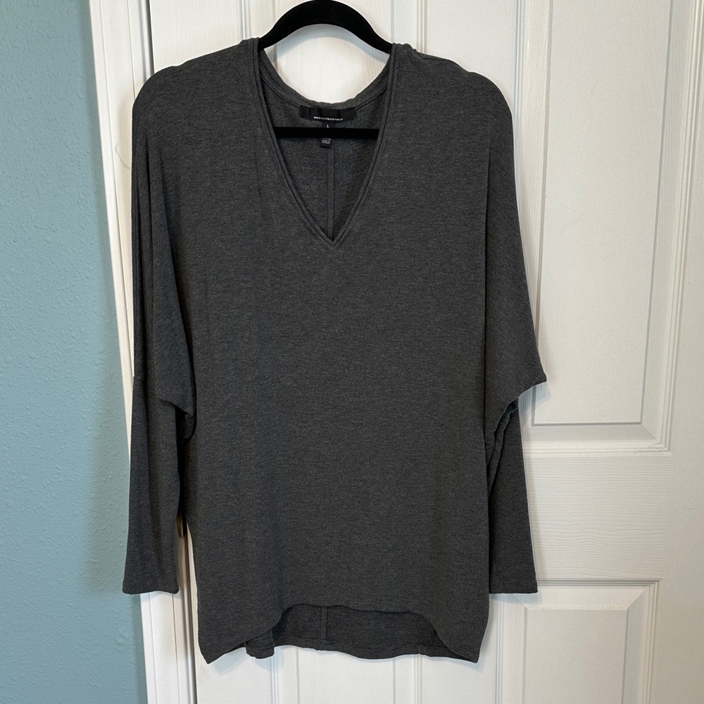 White House Black Market Relaxed V-Neck Top in Charcoal Gray Size L